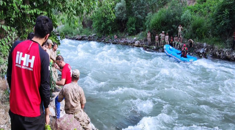 Çayda akıntıya kapılan sağlıkçıyı arama çalışmaları 10’uncu gününde